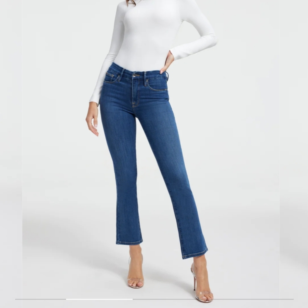 Straight Leg Women's Jeans in Medium Blue